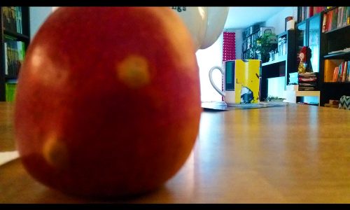 Eigenes Foto - Ausschnitt: Apfel auf Bar